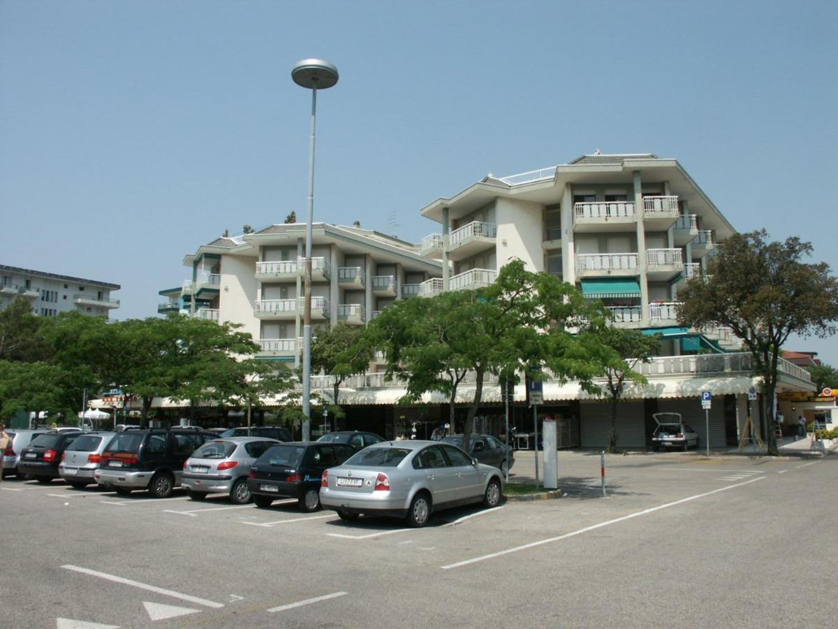 Residence Torino Lido di Jesolo Bagian luar foto